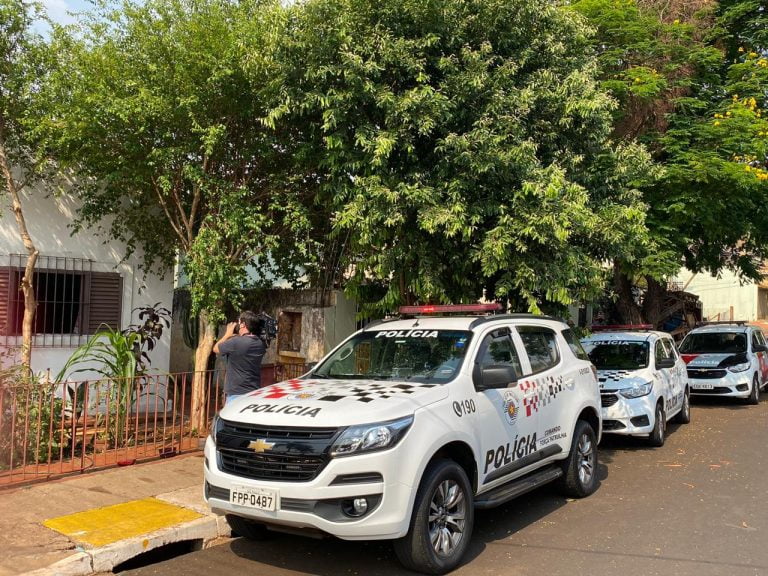 Polícia encontra homem de 60 anos morto a marretadas na zona Oeste