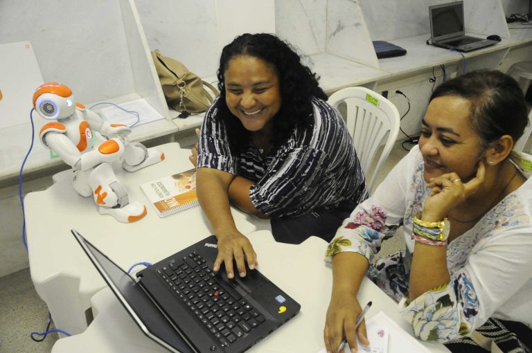 SP subsidia compra de computador para professor da rede estadual