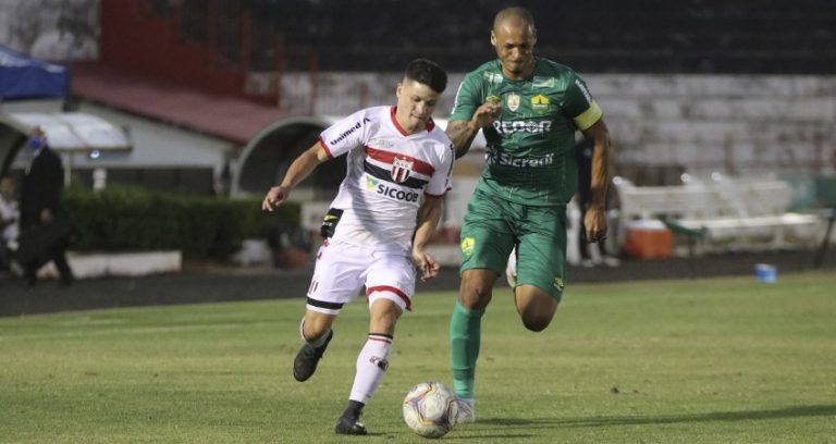 Em casa, Botafogo busca empate, mas mantém sina de nunca ter vencido o Cuiabá