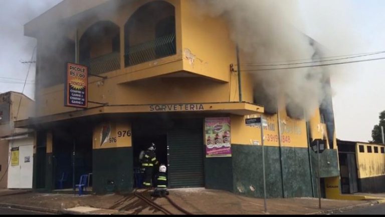Vídeo | Incêndio atinge sorveteria na avenida Luzitana