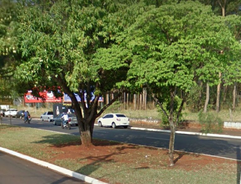 Motociclista tem perna amputada em colisão na avenida Paschoal Inecchi