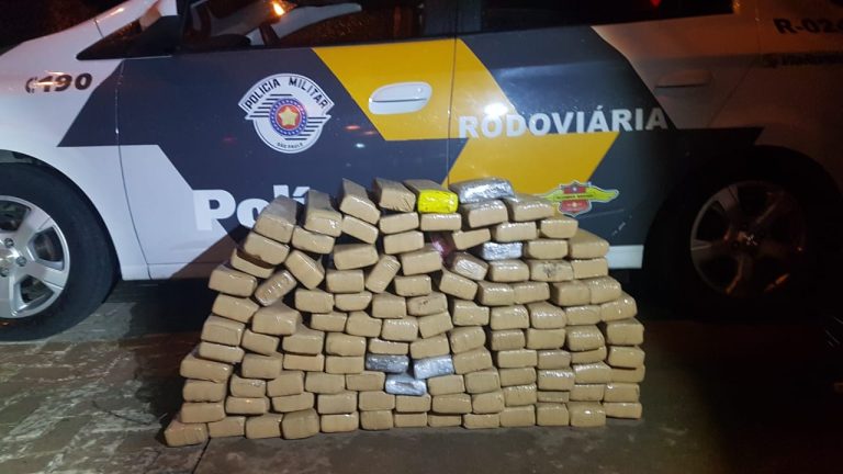 Juiz manda soltar trio preso com 133 kg de maconha, após criticar abordagem da PM