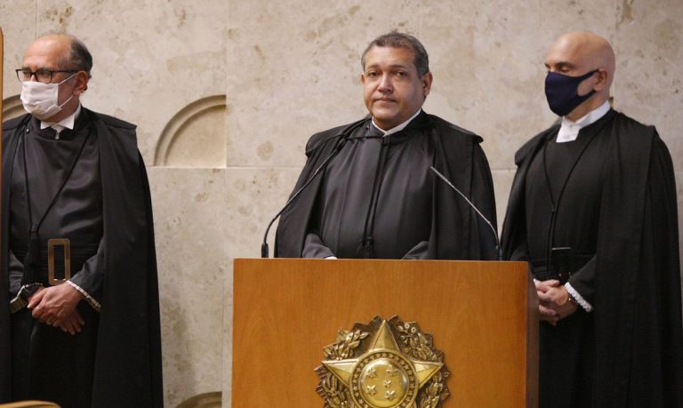 Nunes Marques toma posse como ministro do STF