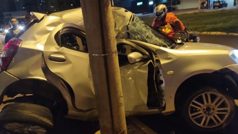 Motorista morre após colidir contra poste na zona Sul de Ribeirão Preto