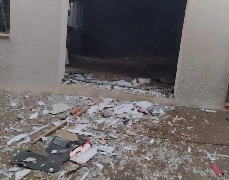 Quadrilha explode posto de serviço do Bradesco em Gavião Peixoto