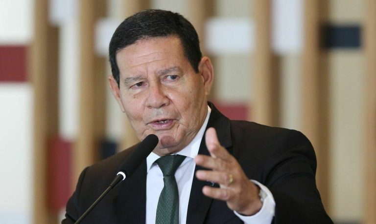Para Mourão, Bolsonaro deve indicar outro candidato a vice