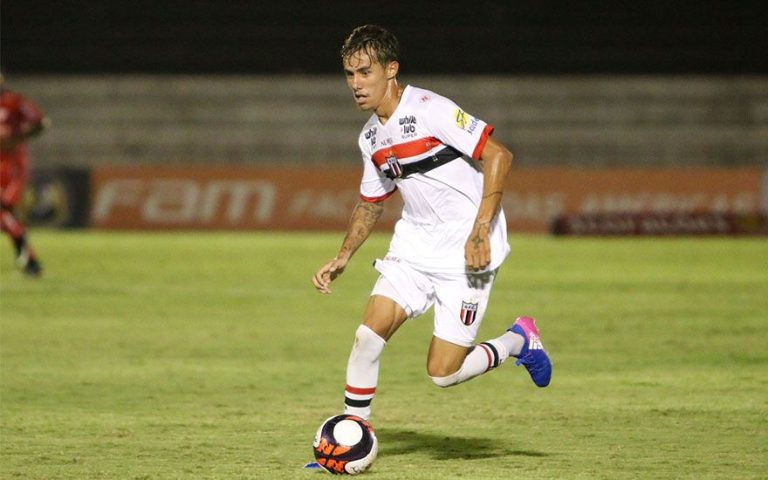 Direção da Botafogo SA ignora protestos e mantém contratação de Wesley