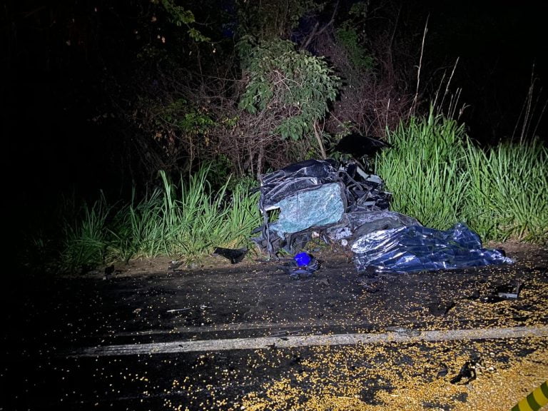 Homem morre ao tentar ultrapassar veículo em pista simples e colidir frontalmente com caminhão em rodovia da região