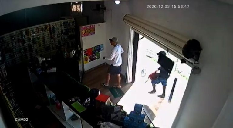 Vídeo | Dupla armada rouba loja de eletrônicos na zona Norte de Ribeirão Preto