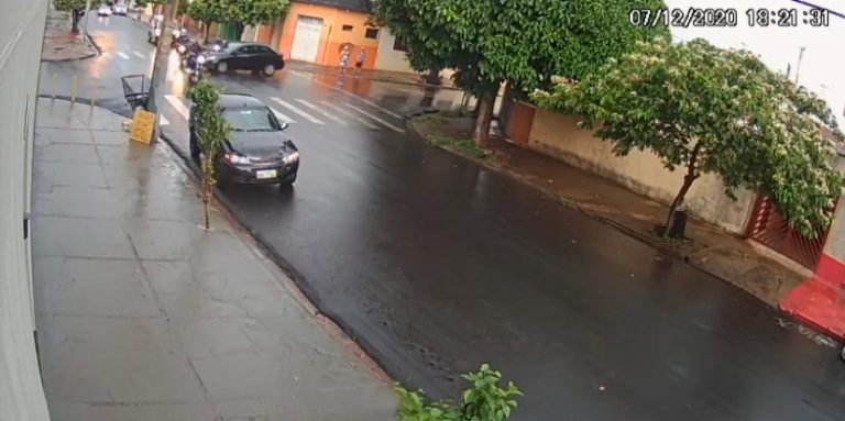 Vídeo | Dois acidentes são registrados em menos de 20 minutos em esquina da zona Oeste de Ribeirão Preto