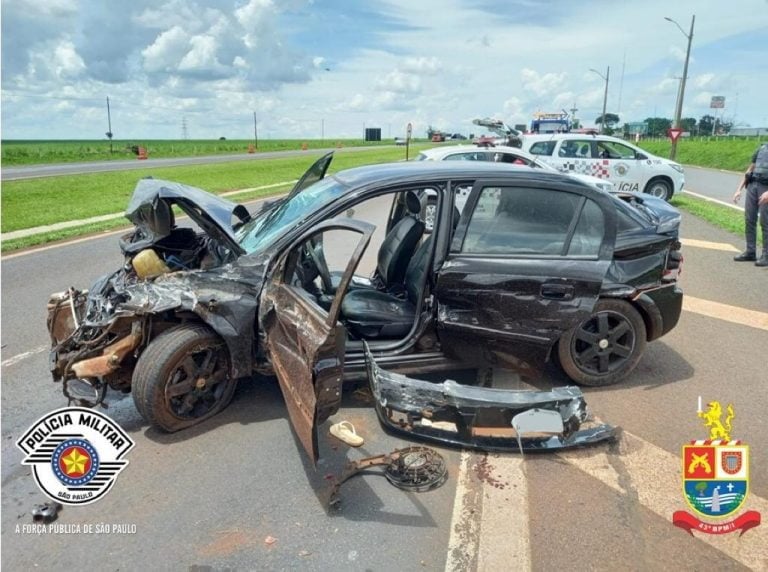 Trio suspeito de roubar casa e fazer família de refém é detido após acidente de carro na rodovia Anhanguera