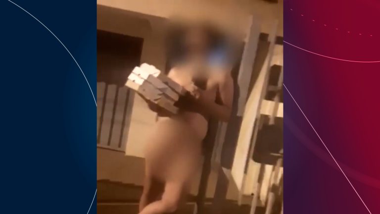 Vídeo | Motoboy é recebido por casal de peladões em Araraquara