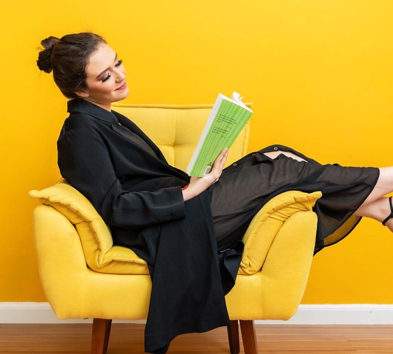 Escritora de Ribeirão lança livro ambientado no mercado publicitário