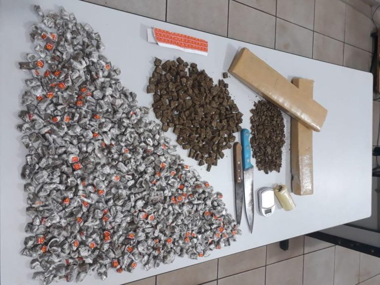 Polícia Civil apreende cinco suspeitos e mais de 3 kg de maconha em residência de Jardinópolis