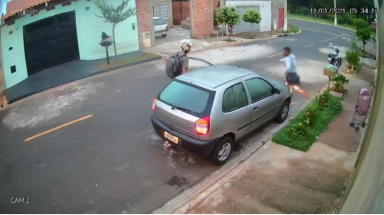 Vídeo | Morador sofre tentativa de furto ao deixar porta de veículo aberta no bairro Cristo Redentor