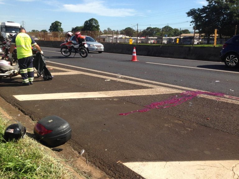 Motociclista de 38 anos morre após acidente envolvendo duas motos e um carro na rodovia Anhanguera