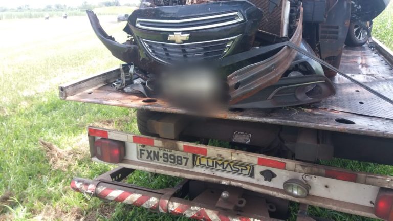 Motorista morre ao perder o controle do veículo e colidir contra árvore na rodovia Carlos Tonani