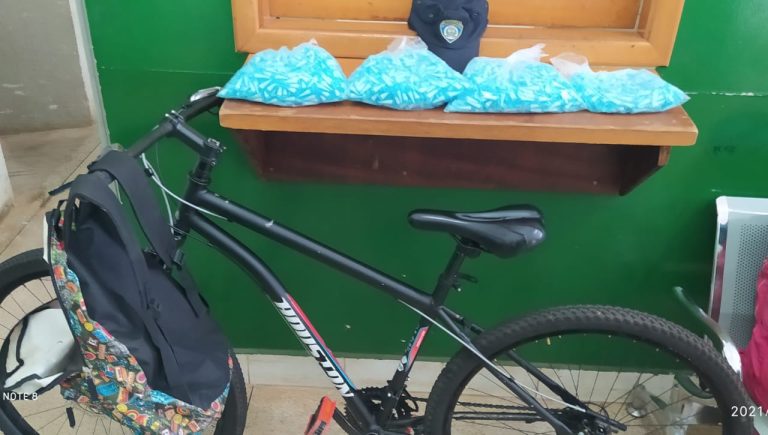 GCM apreende mochila com 1960 pinos de cocaína no bairro Ipiranga