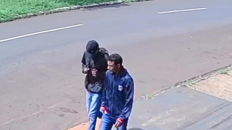 Vídeo | Dupla é procurada após sequência de assaltos em Sertãozinho