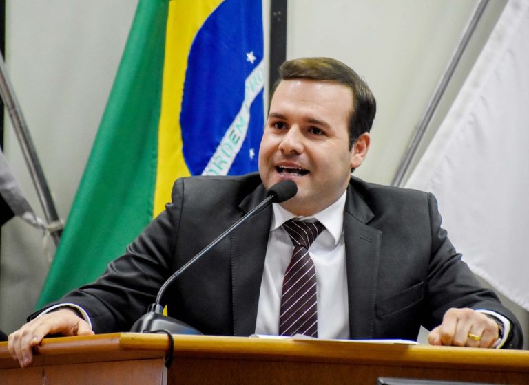 Igor Oliveira se coloca à disposição do MDB e mira “sonho” de ser prefeito