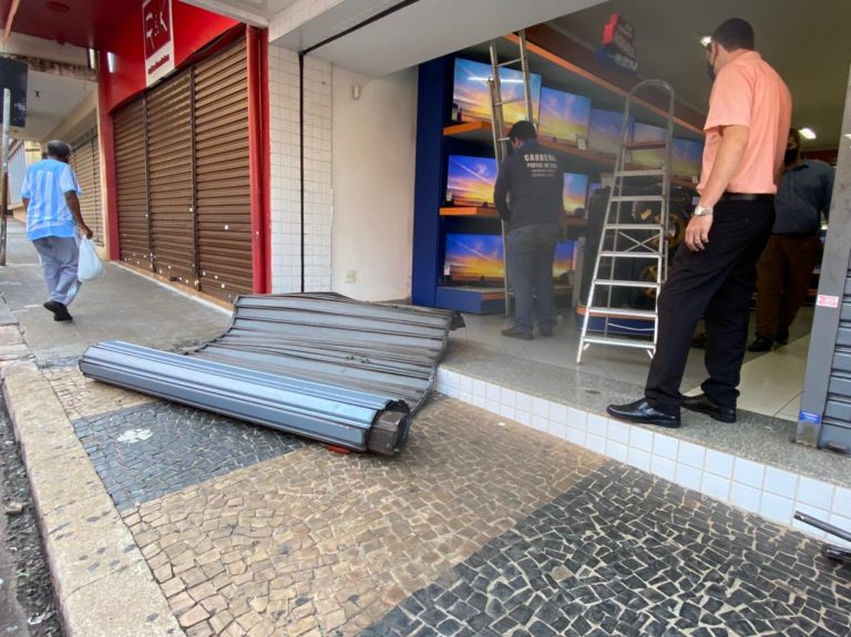 Vídeo | Lojas são alvo de ataques da gangue da marcha-à-ré