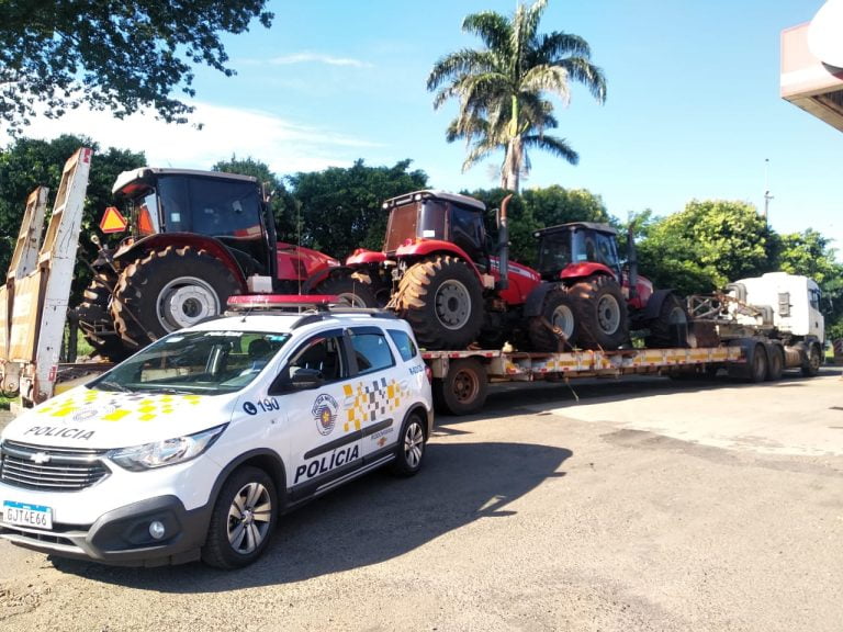 Polícia Rodoviária recupera três tratores e prende uma pessoa na região