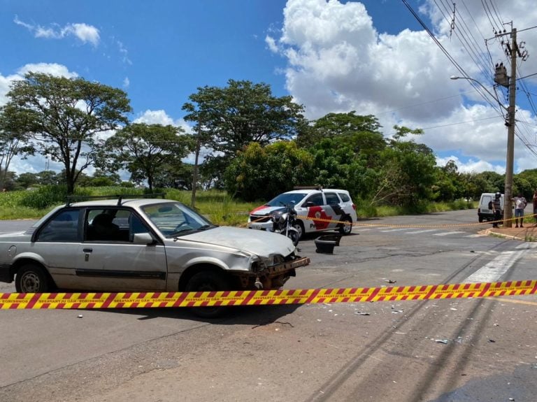 Motociclista de 28 anos morre após acidente envolvendo carro no bairro Jardim Paiva