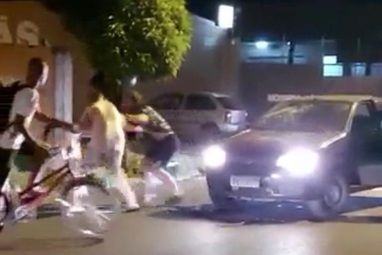 Vídeo | Discussão no trânsito resulta em troca de agressões em Pontal