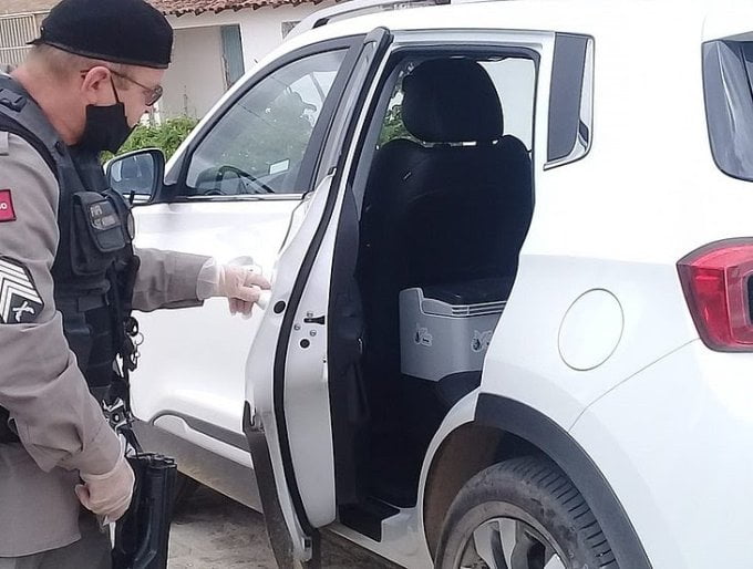 Roubado carro de enfermeira que levava 70 vacinas para imunizar contra covid