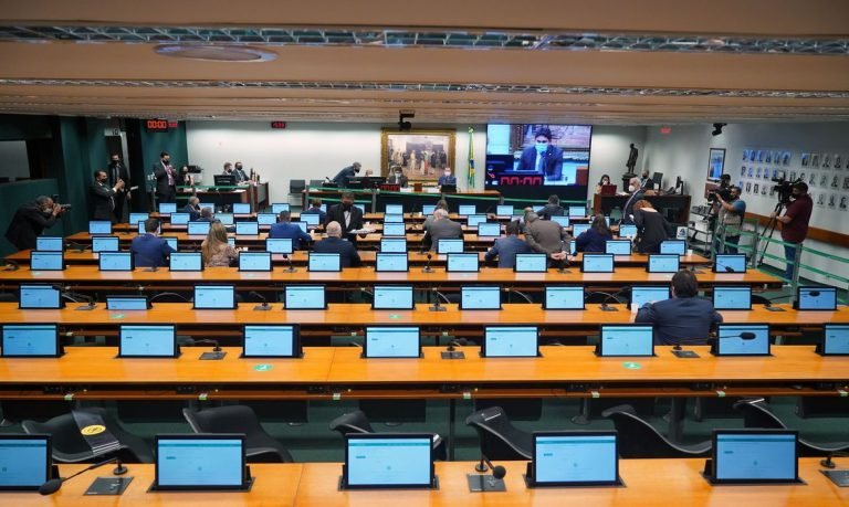 Conselho de Ética abre processos contra Daniel Silveira e Flordelis