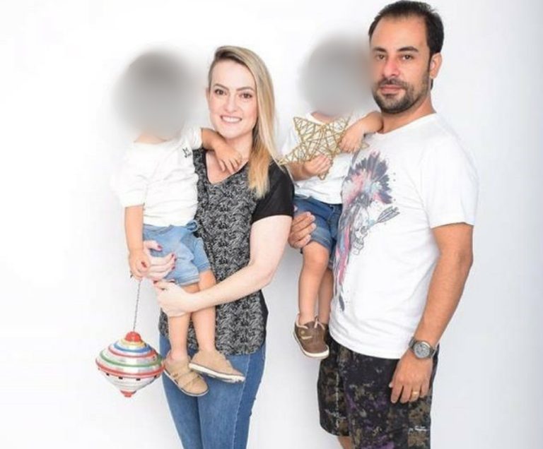 Empresária palmeirense comemorando a conquista da Libertadores é morta pelo marido corintiano