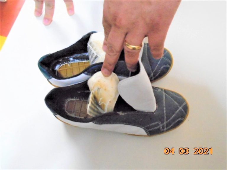 Par de tênis é usado como esconderijo de drogas em CPP da região