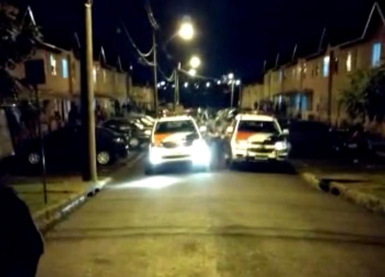 Vídeo | PM prende traficante e população reage atirando pedras contra a equipe em Franca