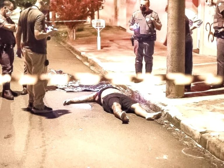 Homem é morto na frente da mulher e filhas em São Carlos