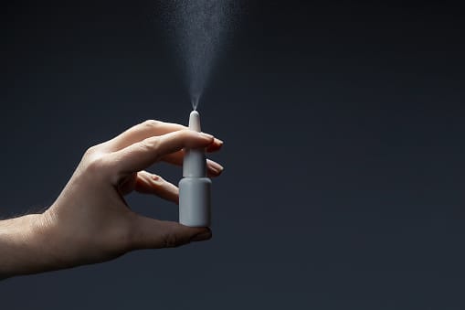 Israel e Nova Zelândia autorizam venda de spray nasal que promete prevenir Covid-19