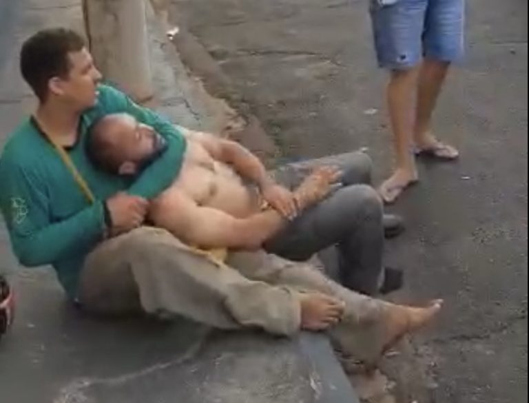 Vídeo | Homem é detido por populares após tentativa de furto de moto na zona Norte de Ribeirão