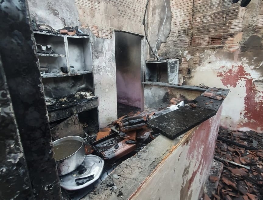 Grávida pula dois andares para se salvar de incêndio em casa