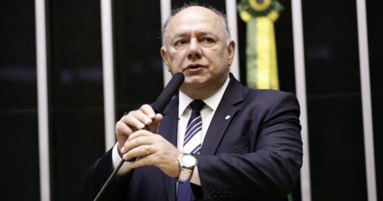 Deputado federal morre em Brasília vítima de Covid-19