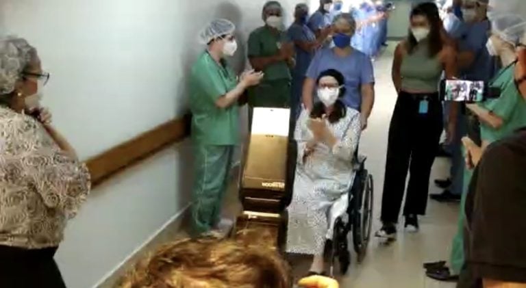 Vídeo | Milésima paciente curada da Covid-19 em hospital particular recebe alta em Ribeirão Preto