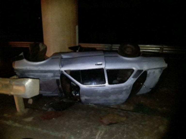 Chevette tomba após motorista perder o controle da direção do veículo em rodovia da região