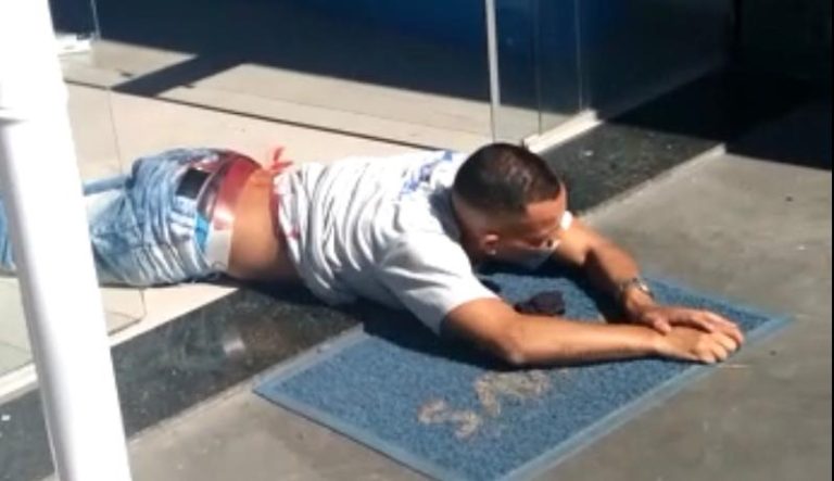 Vídeo | Bandido é baleado por comerciante durante tentativa de assalto em BH