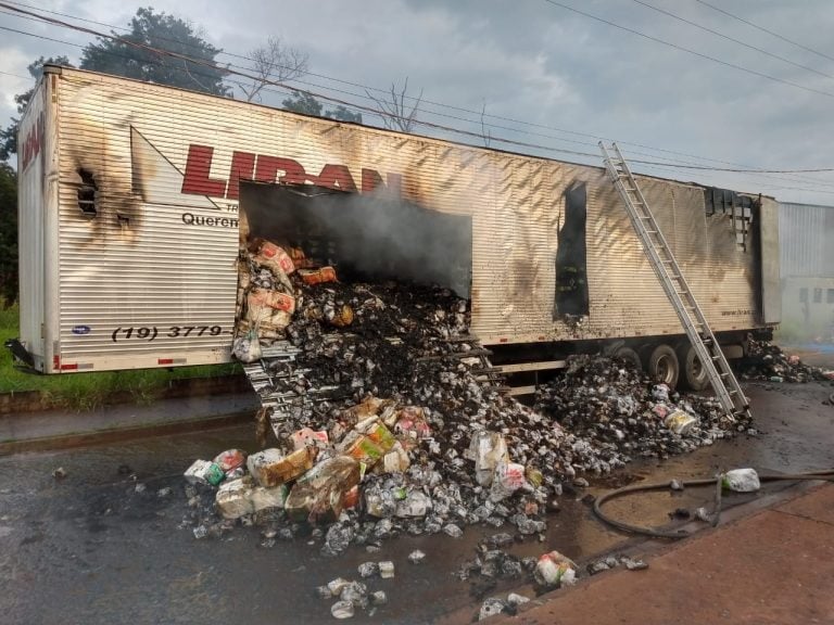 Após incêndio de caminhão na Anhanguera ter sido controlado, outro veículo pega fogo em Ribeirão