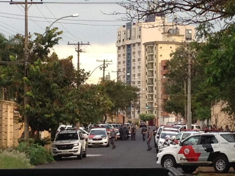 Homem é preso ao fazer família de refém em tentativa de assalto na zona Leste de Ribeirão Preto