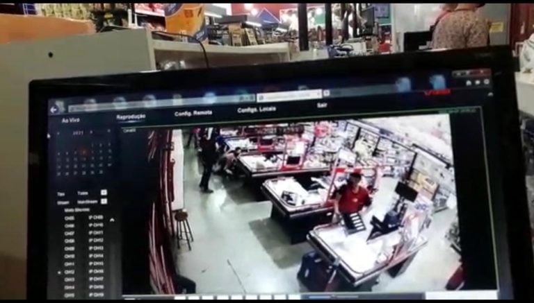 Vídeo | Criminosos armados levam R$ 10 mil de supermercado em assalto na zona Oeste de Ribeirão Preto