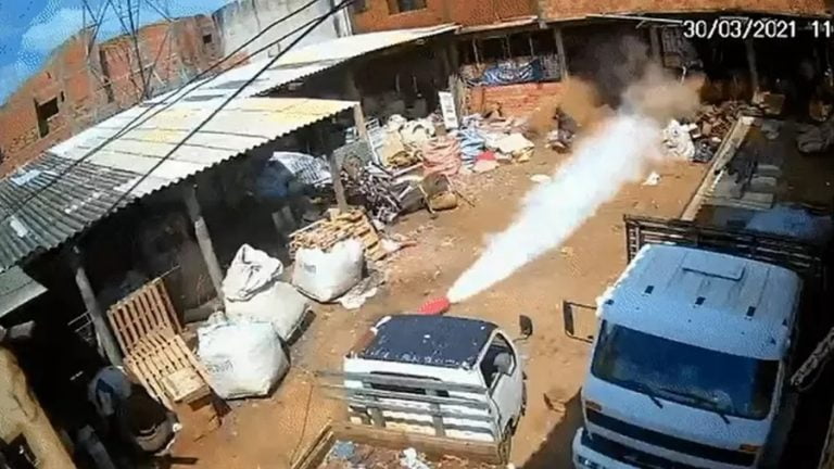Vídeo | Cilindro de oxigênio explode, vira míssil e deixa empresário ferido em SP