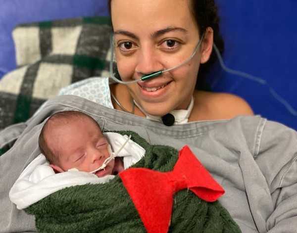 Vídeo | Mãe encontra filho recém-nascido pela primeira vez após um mês intubada com Covid-19