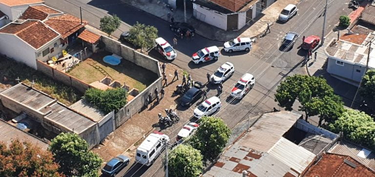 Assalto termina com perseguição policial e dois presos em Ribeirão