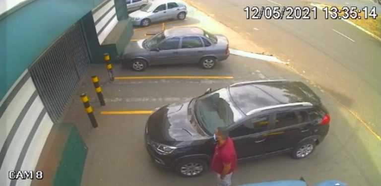 Vídeo mostra o momento em que fusca azul é furtado na zona Norte de Ribeirão