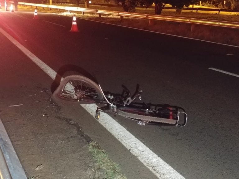 Acidentes deixam um ciclista morto e outro gravemente ferido na Costa e Silva