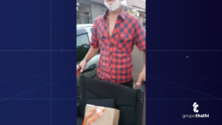 Vídeo | Homem se passa por cadeirante para andar de graça em ônibus em Ribeirão